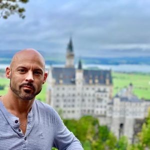 Meet your Posher, Adam